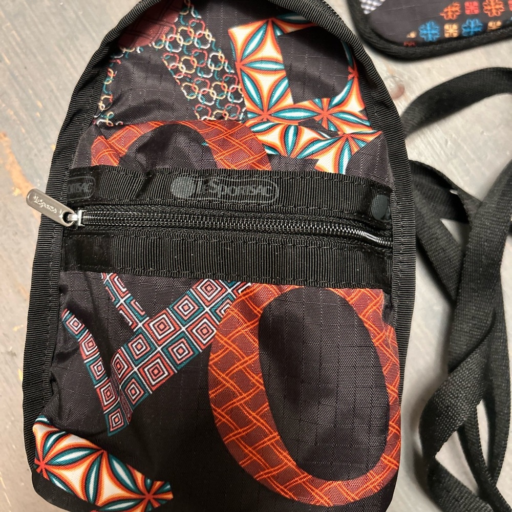 Like new LeSportsac crossbody ⭐️